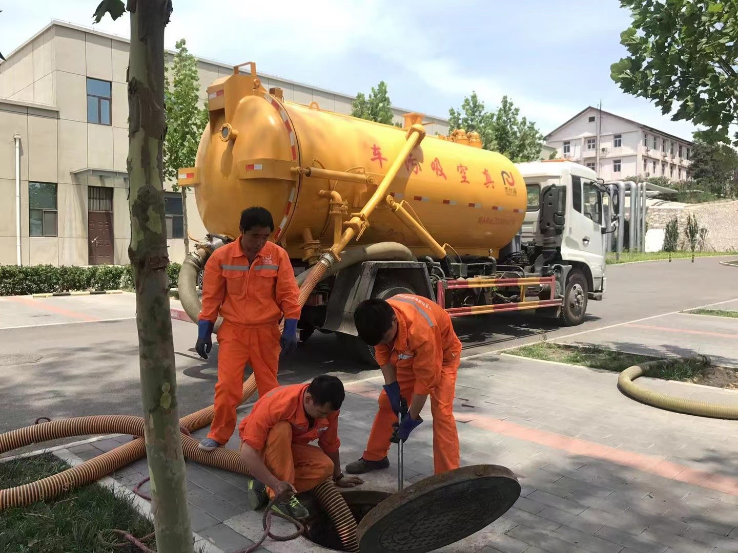 安吉化粪池清理与5-8吨吸粪车施工效率分析